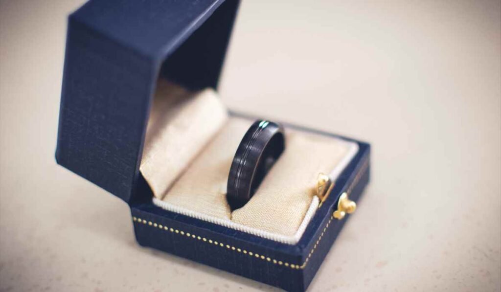 men's wedding band